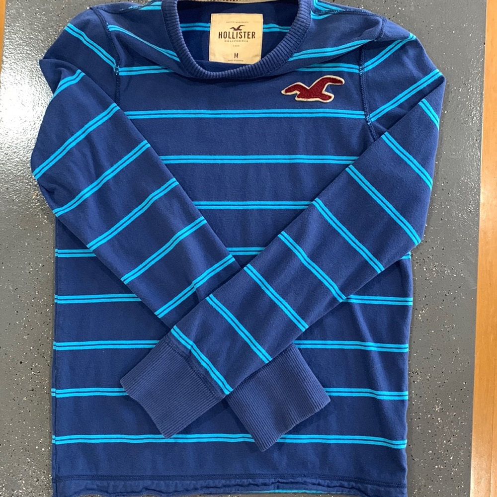 Mens Hollister light weight crew neck sweatshirt, size M
